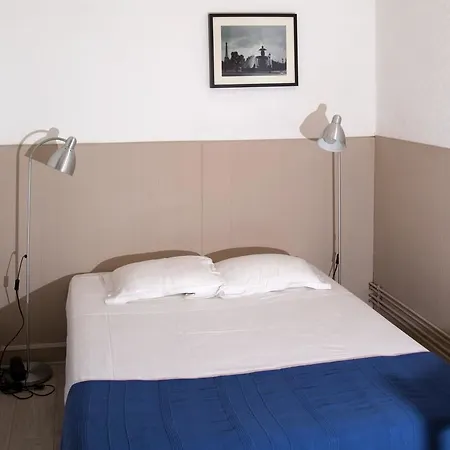 Hotel De La Loire 2*