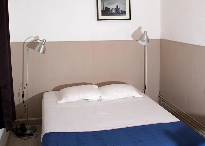 Hotel De La Loire 2*